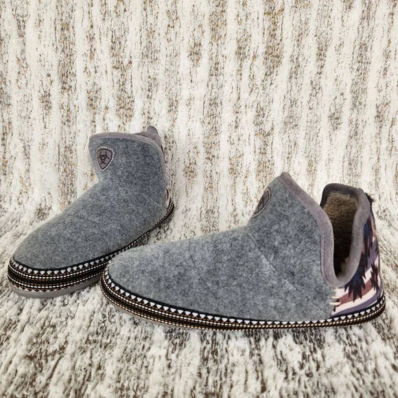 Ariat "Bootie Slipper" Grey Southwestern Aztec Pattern | Women's Size 6.5 - 7 - Picture 2 of 12